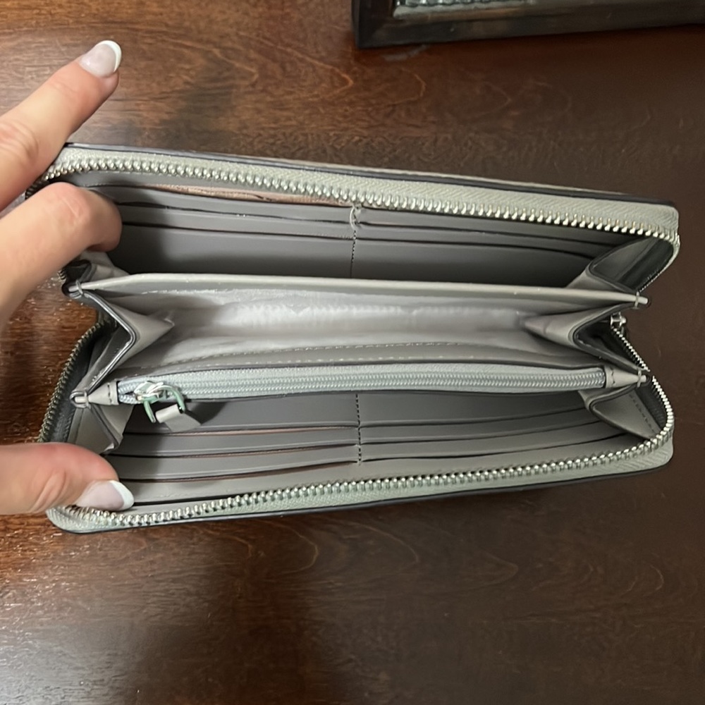 Kate Spade Wallet - Picture 3 of 3